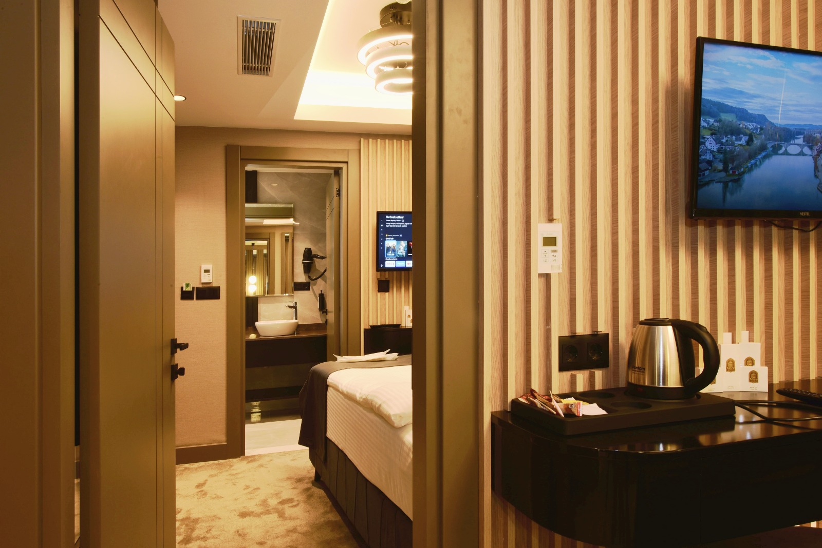 Deluxe Connection Room